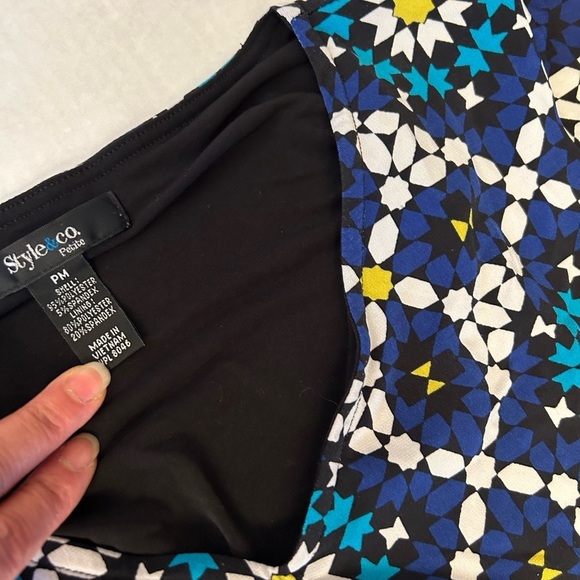 Style & Company Blue and White Graphic Flutter Sleeve tunic Blouse Sz-PM.  M14 - Picture 6 of 10